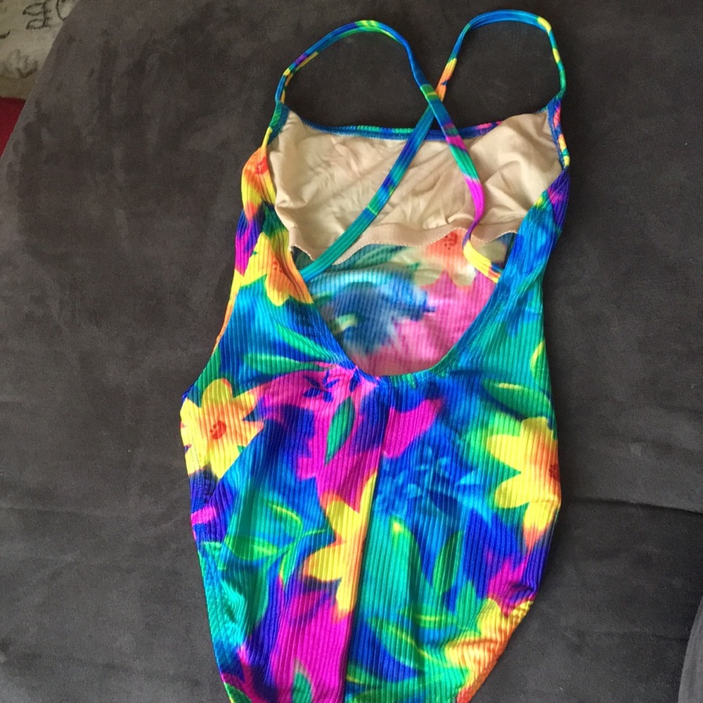 One piece bathing suit - Picture 2 of 2
